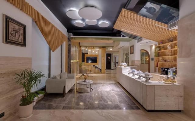 Hays AIR By Ahuja Residences - Golf Course Ext. Road & Sector 51