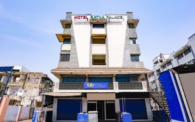 Ratna Palace