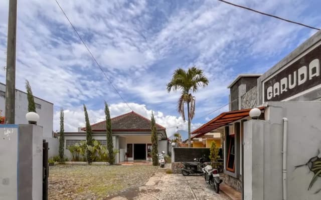 RedDoorz at Penginapan Garuda Batu