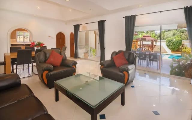 Villa Bos Near the Beach of Jomtien