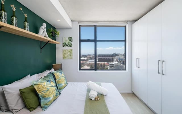 Modern Two Bedroom Unit, Mountain & Harbour Views