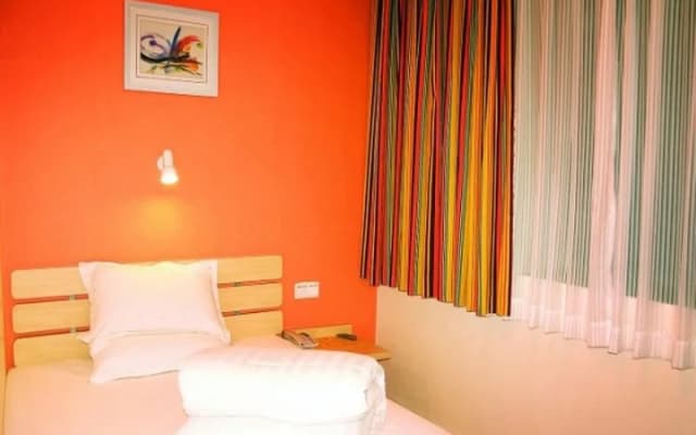 7 Days Inn Jingmen Huyaguan Branch