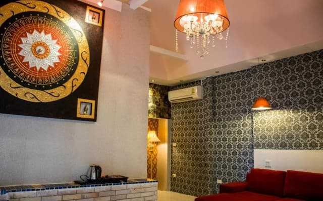 Phalaburi Resort by dreamhouse
