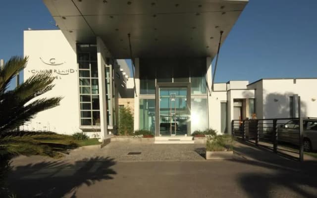 Camberland Resort & Suites Pilar