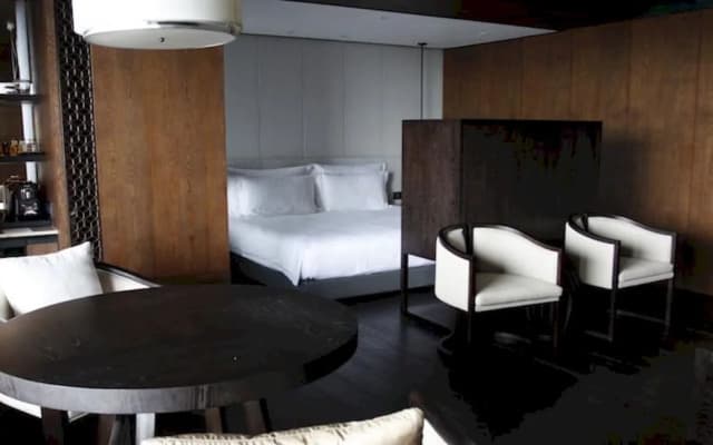 Bay Breeze Hotel