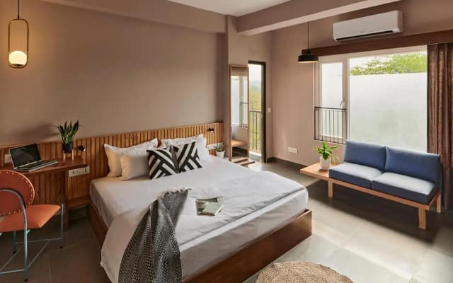 Minimalist Poshtel & Suites
