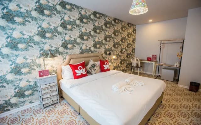 ZEN Rooms Manee Nopparat Soi 1