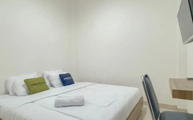 Urbanview Hotel Maharani Garut