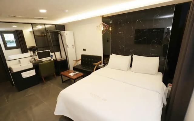 The Unique Hotel 28