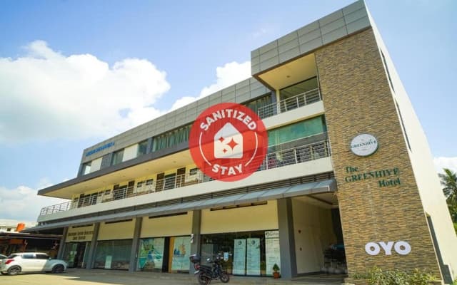 Capital O Vaccinated Staff - OYO 785 The Greenhive