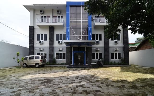 RedDoorz near Museum Keraton Surakarta