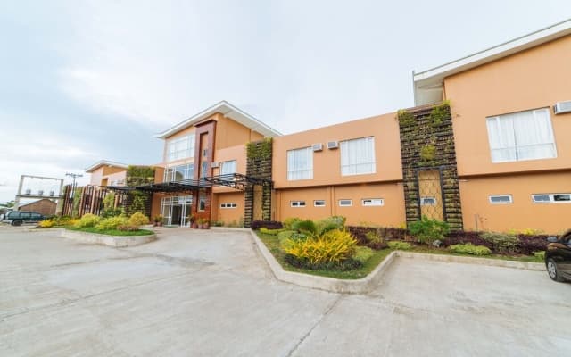 RedDoorz Premium near Health Centrum Banica