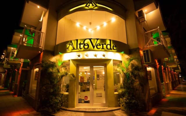 Alto Verde Suites And Apart