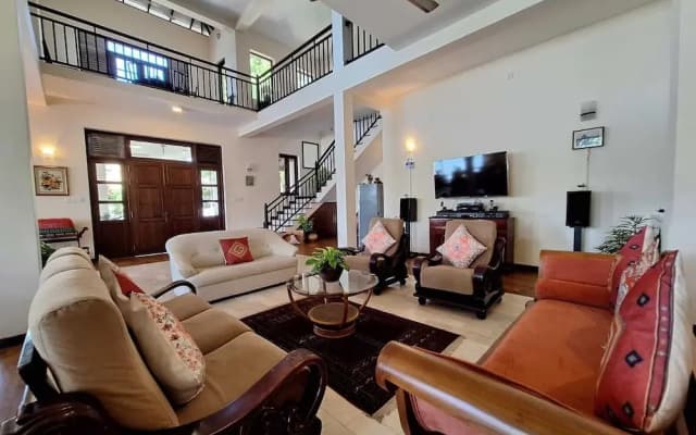 MYH - Lake Front Pvt Villa