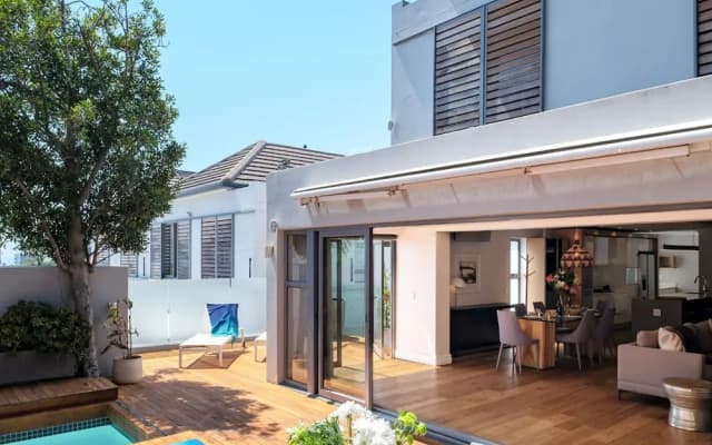Tranquil Escape in Sea Point Aureto