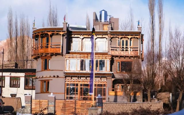 Dakpa House