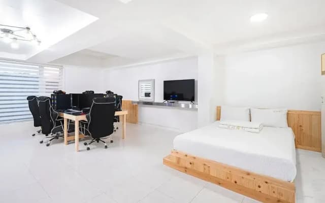 Gyeongju Jullietapoolvilla&kidspension