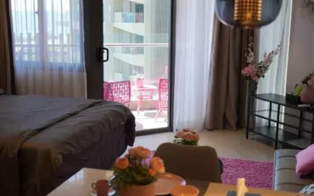 Chic Cozy Studio at Tambuli Residences Ocean View by Dominik Studio with Pool Balcony in Mactan