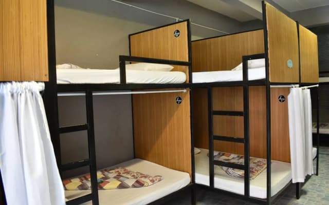 Harbor Hostel - Adults Only
