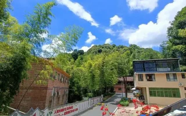 Longmen Nankunshan Taoyuan Ecological Holiday House