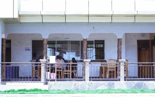 Briston Hotel - Serengeti