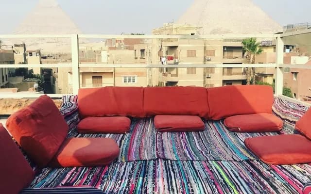 Pyramids paradise hotel