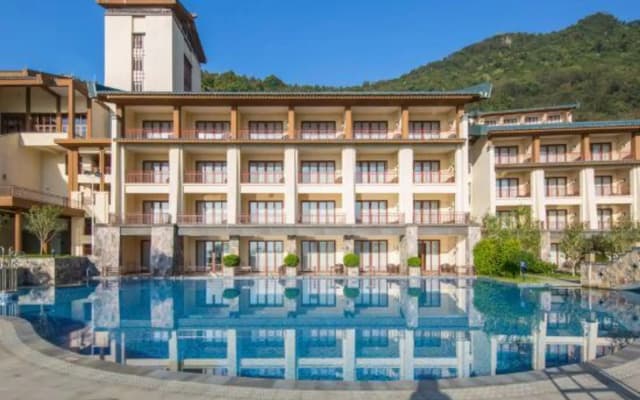 BJG Swan Lake Hot Spring Hotel Yingde