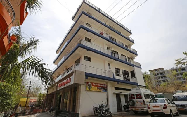 OYO 8905 Hotel Tapastali