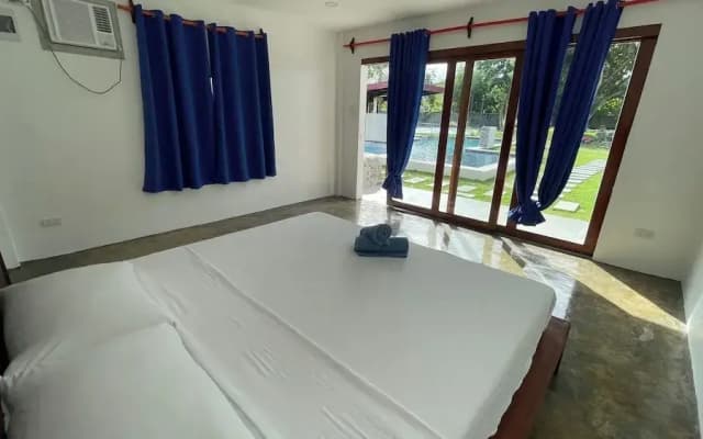 Bluewaves Hostel & Villa Panagsama by Hiverooms