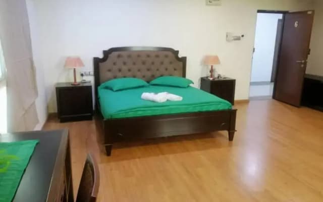 Capital O 90653 Maxwell Inn Boutique Hotel