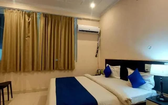OYO 93524 Hotel Kashi Kothi