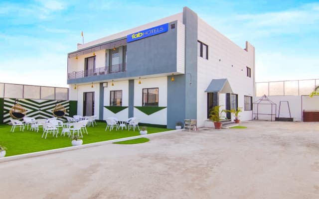 FabHotel Sky Lark Farm
