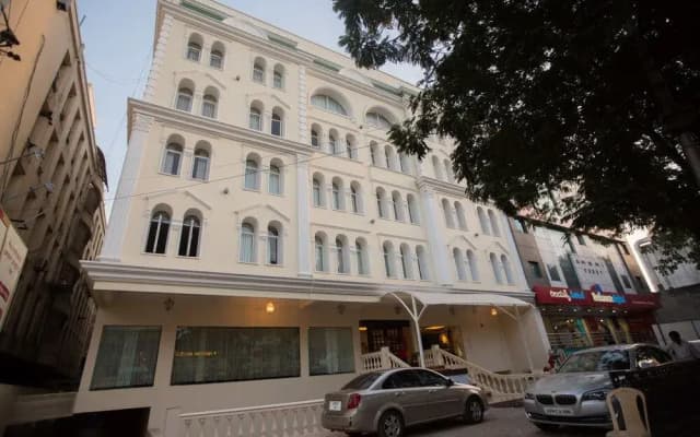 Royal Reve Hotel