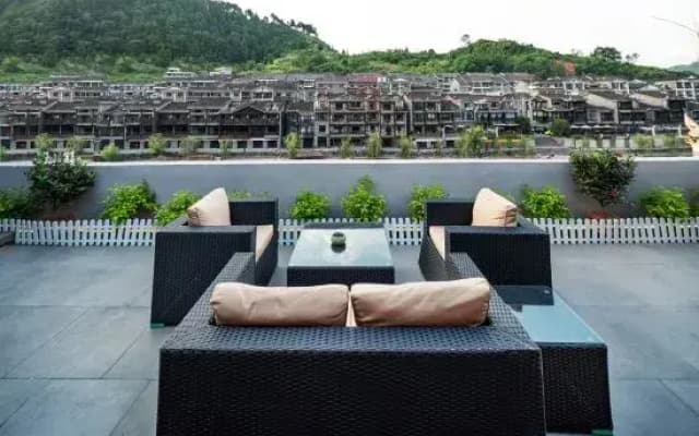 Yinxi Linjiang Homestay (Phoenix Ancient Town Tuojiang Yunqiao Branch)