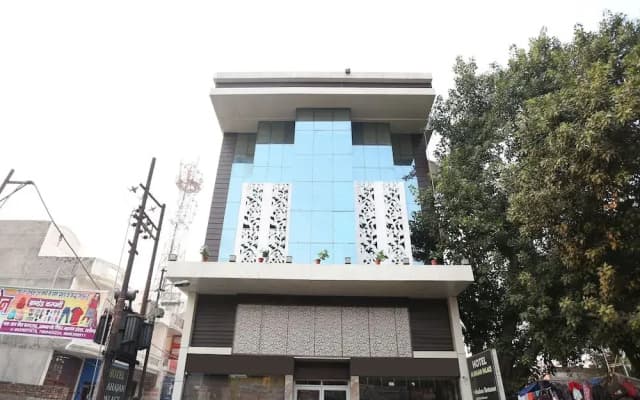 OYO 15848 Hotel Mahajan Palace