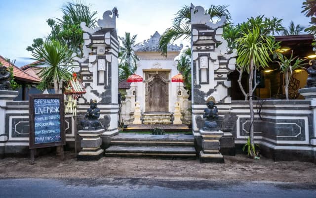Pondok Baruna Frangipani Resort