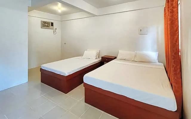 RedDoorz @ The Central Inn Boracay Island