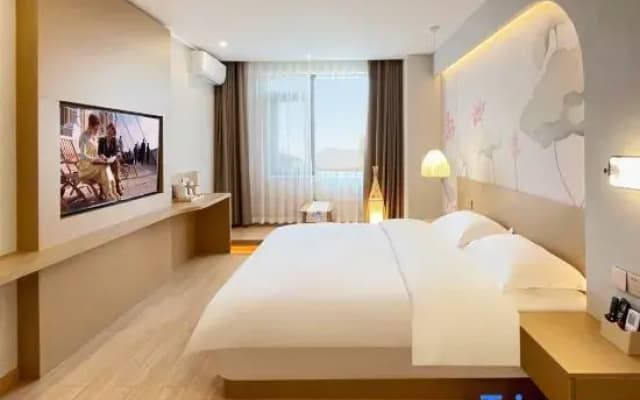 Tianquan Lakeside Cloud Hotel