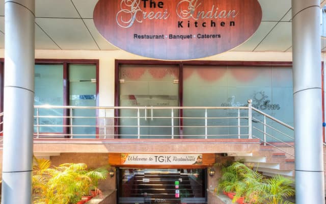 Treebo Shivam Inn Near Singapore Mall