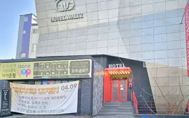 waltz hotel