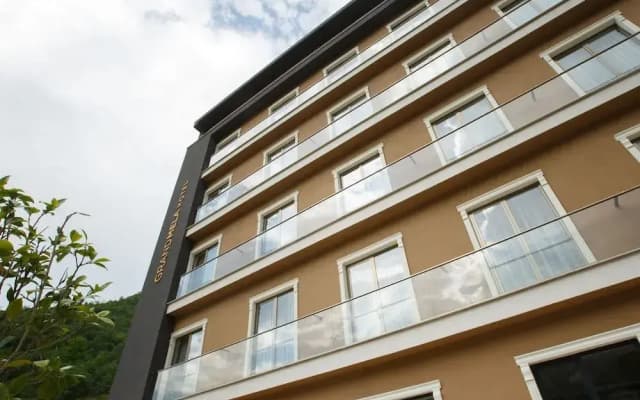 Grand Mela Hotel