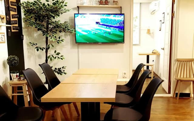 Hongdae Mainstreet Two Room House