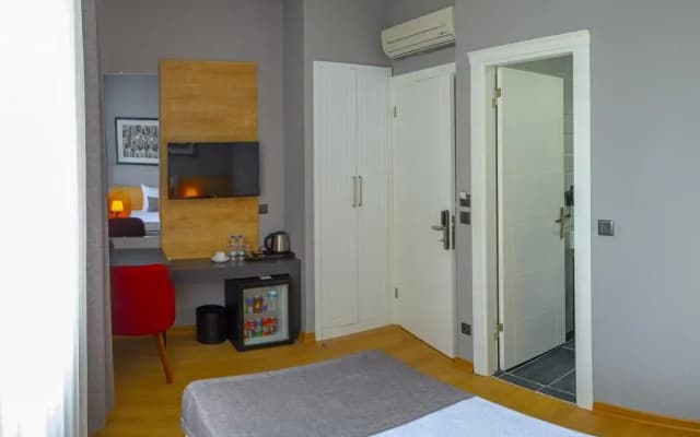 Uzer Otel
