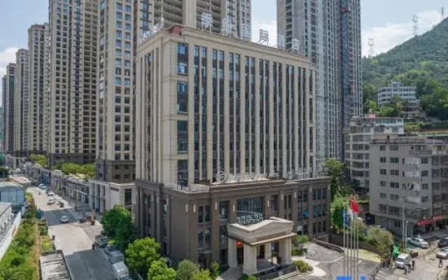 Jifen International Hotel (Qingtian High-speed Railway Station)