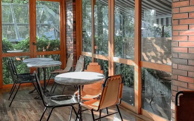 The House Tour Hotel with The Potting Shed