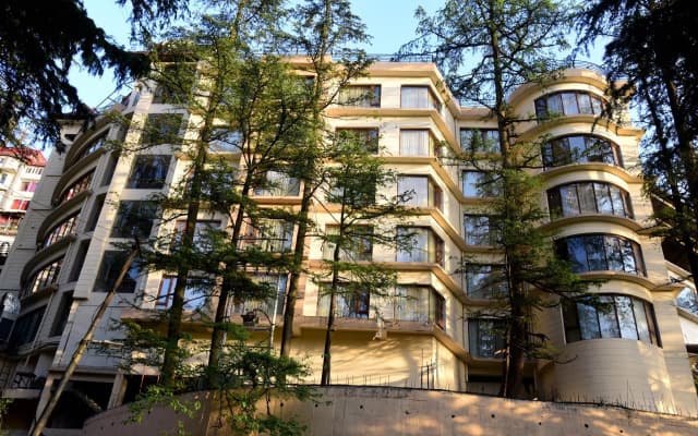 Royale Retreat Hotel & Spa Near Mall Road