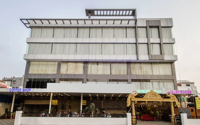 OYO 10225 Hotel Sree Chandana