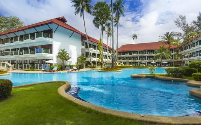 Курортный отель Amora Beach Resort Phuket