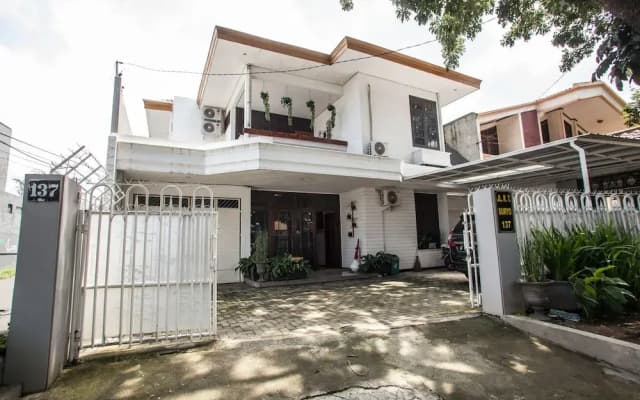 RedDoorz near Sanan Malang