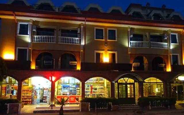 Maxwell Holiday Club